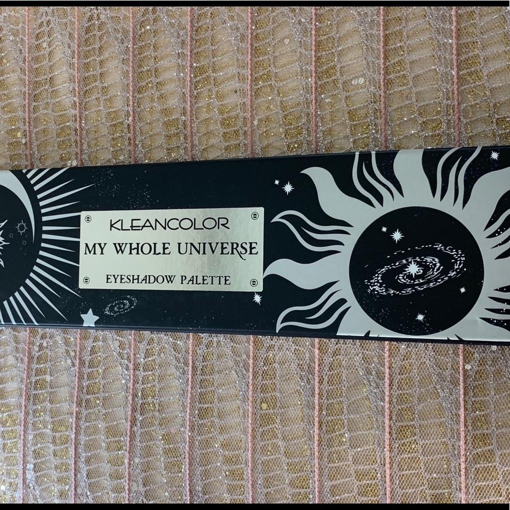 Eyeshadow palette 🪐
